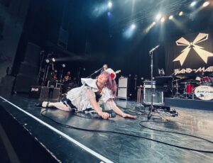 Miku Kobato Instagram - 🌏🕊🇯🇵

タイトル
『皆の声で生き返る小鳩。』

#bandmaid #おまじないtime #10th #anniversary #思い出 #萌え萌えキュンキュン #moemoe #kyunkyun