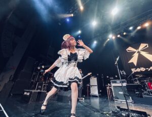 Miku Kobato Instagram - 🌏🕊🇯🇵

タイトル
『皆の声で生き返る小鳩。』

#bandmaid #おまじないtime #10th #anniversary #思い出 #萌え萌えキュンキュン #moemoe #kyunkyun