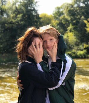 Mila Ershova Instagram - сегодня ровно 5 лет, как мы вместе!

очень тебя люблю, Святик ♥️