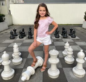 Mila Harris Instagram - “The key is not to be tentative. You have to play with absolute confidence.” - The Queens Gambit ♟ After personally working with the brilliant #scottfrank I am watching his #thequeensgambit on @netflix and love this quote for #motivationmonday 😘👑#motivation #monday #play #life #lessons #chess #checkmate #queens #rule #learn #lead #game #queensgambit #scottfrank #brilliant #writer #director #producer #noexit #comingsoon #actor #confidence