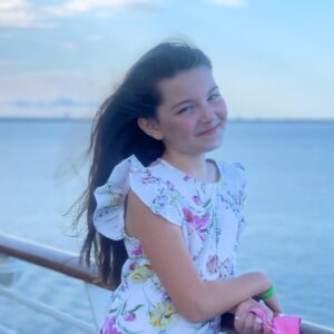 Mila Harris Instagram - 🌬”If I go, there’s just no telling how far I’ll go”- Moana💫🌺🛶 GO! The only thing stopping you is the IF! 😘 #motivation #monday #go #time #justdoit #you #can #actor #storyteller #artist #live #love #life