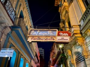 Milena Radulović Instagram - “Half of my heart is in Havana”, i jeste. Grad-film, strip, san. #coloresdelavida #tobecontinued