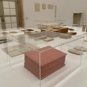 Milena Tscharntke Instagram - Die Ausstellung Franz Erhard Walther. Shifting Perspectives, für die ich den Audioguide gesprochen hab läuft noch bin zum 29.11. !! wirklich sehenswert 🤓