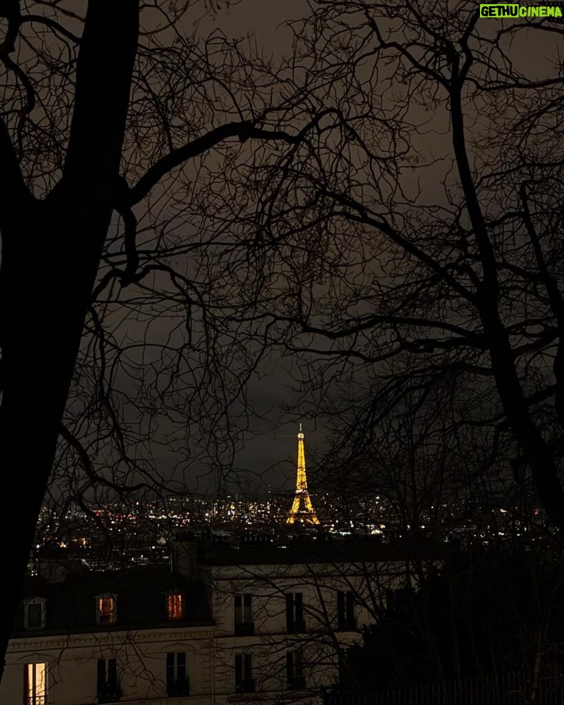 Milena Smit Instagram - París siempre fue de mis ciudades favoritas 🖤