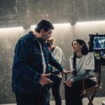 Milena Smit Instagram - El año pasado la vida me regaló esta persona. Muchos lo conocen por su talento, cuando supe que iba a ser mi partner in crime en “El Hoyo 2” no pude sentirme más privilegiada por tener la oportunidad de aprender de un actor al que admiro. Pero la sorpresa fue conocer su persona. Hovik es un padre, un amigo, un compañero, es el que viene a verte al hospital si te operan de 7 vertebras y el que te enseña lecciones de humildad, es alguien que se desvive por cada personaje que interpreta, el que se apunta en su calendario que te llama el 1 de septiembre para preguntarte qué tal la vuelta de las vacaciones. En un momento de cambios en mi vida, de elegir mis amistades y los círculos en los que me muevo es la definición perfecta del tipo de persona que agradeces tener cerca. Ni siquiera tiene redes sociales y esto probablemente no lo verá, pero no quería que dejarais de perderos el saber cómo es esta persona tan maravillosa 🤍✨ #AbrazaTodoLoQueViene @netflixes ♥️