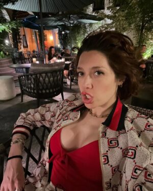 Militta Bora Instagram - Visitando mis raices Italianas y Suizas 
BELLINZONA 🇨🇭Y APPIANO GENTILE, COMO 🇮🇹🩷 q alegria !!!!!! 
#BELLAGIO #LAGODICOMO
