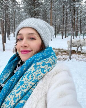 Militta Bora Instagram - -25 grados De la Patagonia el fin del mundo a FIN LANDIA Polo Norte/ North Pole❤️‍🔥Sauna Culture ❤️‍🔥Renos de Santa 💔Perrita Husky vikinga ❤️‍🔥AURORA BOREAL. 🥹😍🥰🙏🏻 HELL sincki . Aguanté lo máximo que pude para la foto🥶🥶🥶
#finland #helsinki #saunaculture #renos #aurora #northenlights #northpole #vikings #huskylovers