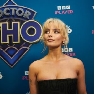 Millie Gibson Instagram - Abbey Road baby❤️‍🔥❤️‍🔥❤️‍🔥
Season 1 premiere launch of the new season of Doctor Who has begun.. 🚀

You guys killed these looks… 
Styling: @jennedykennedy, @nadiadahanxo @dior (premiere look) 
Hair: @davidebarbieri_
Makeup: @sarahillmakeup
@publiceyecomms
@bbcdoctorwho
@bbc
