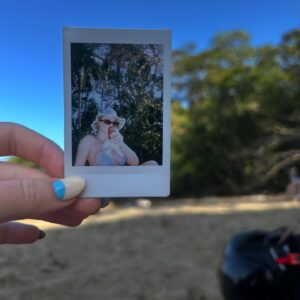 Millie Gibson Instagram - pura vida🥥🪭🦎👙