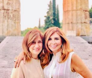 Mimi Denissi Instagram - Χρόνια πολλά στην καλύτερη αδερφή του κόσμου. Την Σοφια μας.Που μας κάνει περήφανους με την Ακαδημαϊκή καριέρα της την σεμνή προσωπικότητα της κ την κοινωνική προσφορά της. Και υπεροχη μαμα κ θεια των παιδιών μας!! Εύχομαι να είσαι πάντα γερή κ ευτυχισμένη κ όλα τα αδέρφια να ειναι αγαπημένα σε όλη τους την ζωη. @sofiadenissi #happynameday #sisters #familly #togetherforever#loveyou