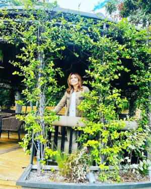 Mimi Denissi Instagram - Ποσό άλλαξε το Πεδιον του Άρεως!! Πανέμορφο πεντακάθαρο πάρκο υπεροχο café restaurant το @greenparkathens  το εκκλησάκι που σίγουρα δεν ξέρετε.  Μοναδικό !! Φτιαγμένο από Έλληνες της διασποράς του 17ου αιώνα. Αξίζει να τα επισκεφτείτε όλα μια Κυριακή. 

#greenpark #sunday #pediontouareos