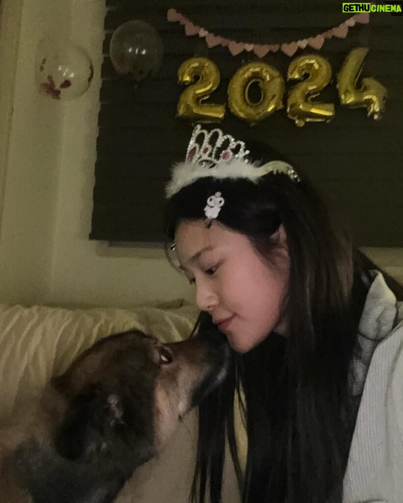 Min-seo Instagram - 쿠마랑 둘이 홈파티❤️‍🔥 와라 2024!