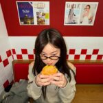 Min-seo Instagram – 지금 몇시야? 햄버거 타임..🍔😏