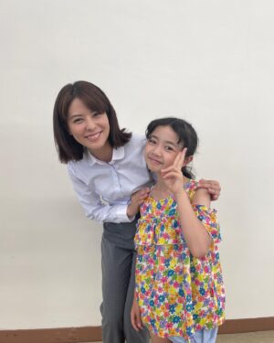 Mina Fujii Instagram - .
『駐在刑事SP 2023』、ご覧になっていただき、ありがとうございました👮🏻✨
今年もあっつい奥多摩で、水根の皆さんとあっつい夏、過ごすことができて幸せでした🌻

日焼けしたよーう🤣🔥

“주재형사special 2023”, 봐주셔서 감사합니다👮🏻✨
올해도 뜨거운 오쿠타마에서  뜨거운 여름을 지낼수가 있어서 너무 행복했어요🌻

많이 탔어요~🤣🔥

#駐在刑事SP2023
#駐在刑事
#和泉玲香
#テレビ東京