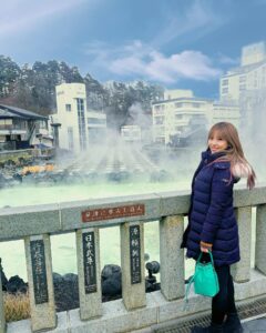 Mina Shirakawa Instagram - 草津は激寒でした！！マイナス4度だった🥶 自然は沢山のパワーと癒しをくれるなぁ。 #STARDOM #MinaShirakawa #prowrestling #草津 #草津温泉 #温泉 #湯畑 #valentino #tralel