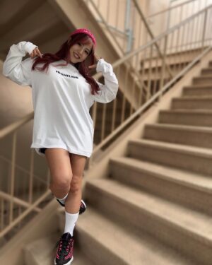 Mina Shirakawa Instagram - キャメラマン📷女帝🪭 @maika_0324 

昨日はピンク🩷コーデにしてみたっ。

#MinaShirakawa #prowrestling #STARDOM
#ootd #HIGHfLYeR #fashion #WeWantMina
