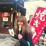 Mina Shirakawa Instagram - おっきいみたらし団子🍡♡スタンプ、ペタっ♨️ #STARDOM #MinaShirakawa #travelphotography #travel #草津 #草津温泉