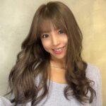 Mina Shirakawa Instagram - もう染めてから1ヶ月経つけど、まだエクステもサラサラ〜✨✨いつもサラサラ綺麗に染めてくださりありがとうございます❣️ 写真載せたのも束の間、次の髪色したいの決まったので、近々いきまーーーーす！！！ @vaice_kazu @vaice_shibuya @vaice_tana #beauty #エクステ #vaice渋谷 #ヘアカラー