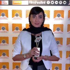 Mina Vahid Instagram - جايزه بهترين بازيگر زن جشنواره بين المللي مادريد
@ro_ba_ma