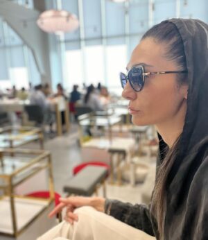 Mina Vahid Instagram - عاشق موفقیت اطرافیان و همه اونایی ام که لایقشن
البته موفقیت یه بدیا هم داره...دشمن زیاد کنه
اما ادمای موفق صبرشون زیاده واسه همین اون بالاهان
❤️‍🔥❤️‍🔥❤️‍🔥❤️‍🔥بهترین ها رو برای همتون آرزو‌می کنم
@sheida.bakhshi
@minavahid_official