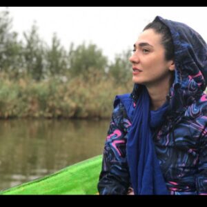 Mina Vahid Instagram - برای حال خوب، خواندن اخبار را متوقف کردم.گویی شادی در نادانیست.حس یه شهروند بی خاصیت را دارم که گوش هایش را گرفته تا قتل دختران چهارده ساله،خودکشی کارگران بدون مزد،آمار کرونا،تحریم و...را نشنود...تاکی می توان در این خواب شیرین خرگوشی فرو رفت؟!!!