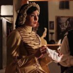 Mina Vahid Instagram - وقتي بچه بوديم بوي عيد از اين روزا شروع ميشد خيابونا كوچه ها خونمون بالاخره همه شهر دگرگون عطر عيد بود،شادي تو صورت مردمي كه تو مغازه ها خريد مي كردن موج ميزد.اما حالا...يا ما خيلي بزرگ شديم يا عيد ديگه اون عيد نيست.انگار نه انگار...هان؟#actress #cinema