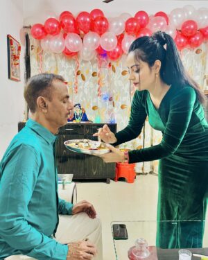 Minakshi Jaiswal Instagram - Wish you a very Happy Birthday My best papa Lord Krishna bless you always 💚🌹🍫💃🎂 #birthdaycelebration