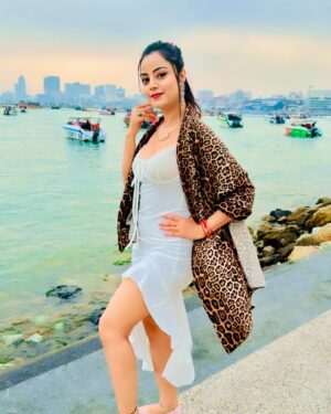 Minakshi Jaiswal Instagram - Bts Telgu Movie song shooting in #pataaya #thailand🇹🇭 #shootdaires #actress #Minakshijaiswal #Mumbai