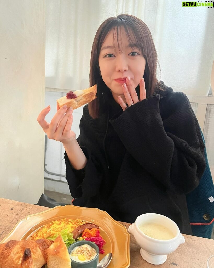 Minami Minegishi Instagram - 岡崎のお洒落で美味しいモーニングいただきました🥐次はガレット食べに行きたい！！！！
