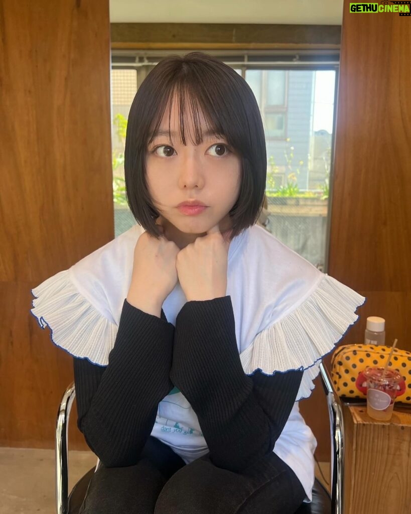 Minami Minegishi Instagram - ちょっと前に、、ジョッキリ✂️ 肩にかかってハネてしまう日々からおさらばしたけどまだ目が慣れず。結局私はどれぐらいの長さが似合うと思いますか？笑 @yuu_hotta ちゃん、いつもなんとなくのリクエストを素敵に形にしてくれてありがとう♡