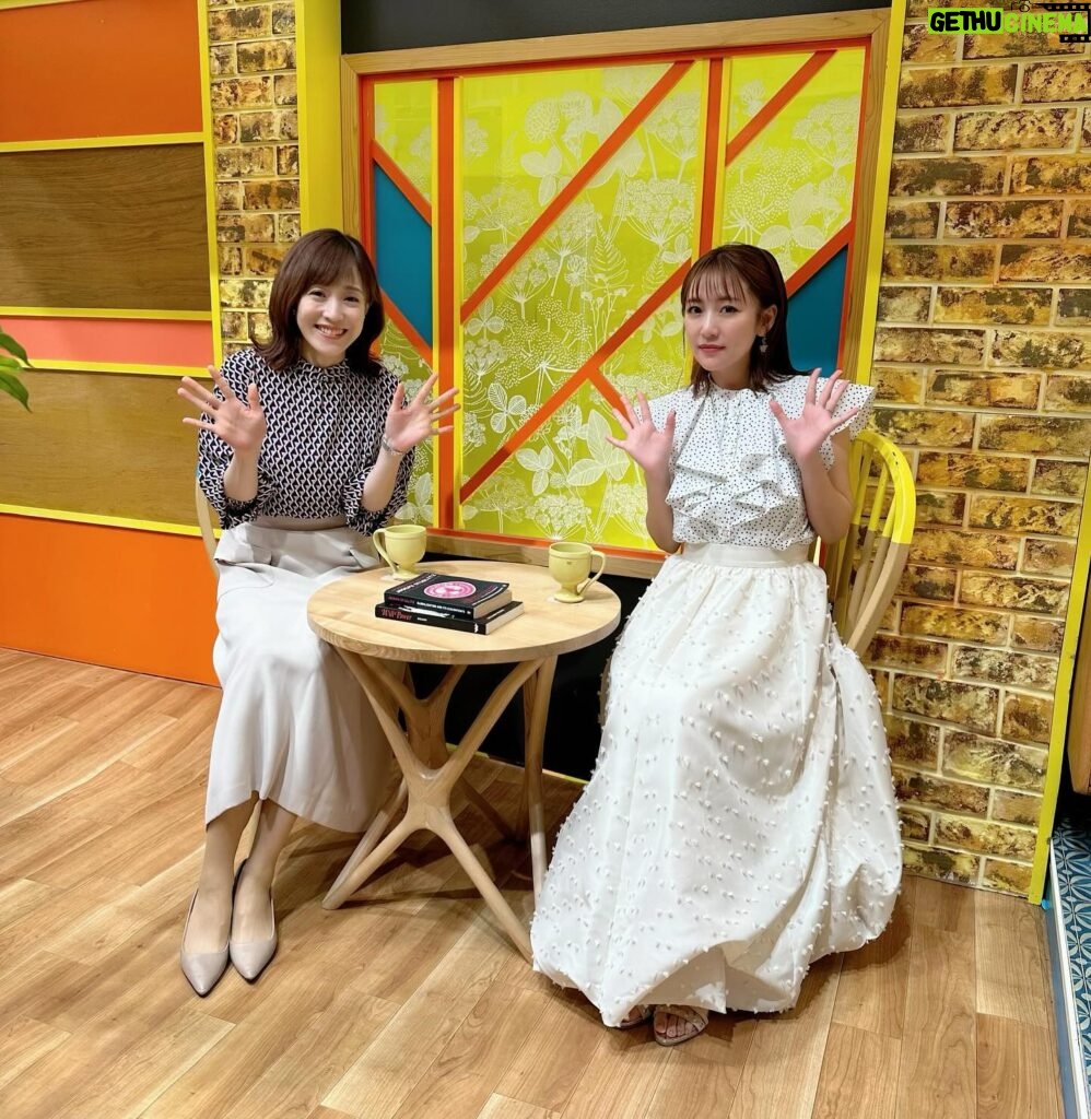 Minami Takahashi Instagram - TBS ひるおび 今週もありがとうございました✨🥺 #ひるおび #tbs #tv 衣装👗 トップス @lilliancarat_official スカート @amerivintage イヤリング @viola_bijou サンダル @dianashoespress