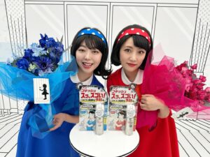 Minami Takahashi Instagram - なんとみぃちゃんと二人で出演するアース製薬さんの新CMが今日からオンエア開始となりますー🤗✨
実は二人でCM出演するのは初なんです！
私たちもびっくりしたスゴい商品とキャラ設定についてはアース公式サイトをご覧ください✨
https://www.earth.jp/gokish/

#アース製薬
 #ゴキッシュ
 #PR