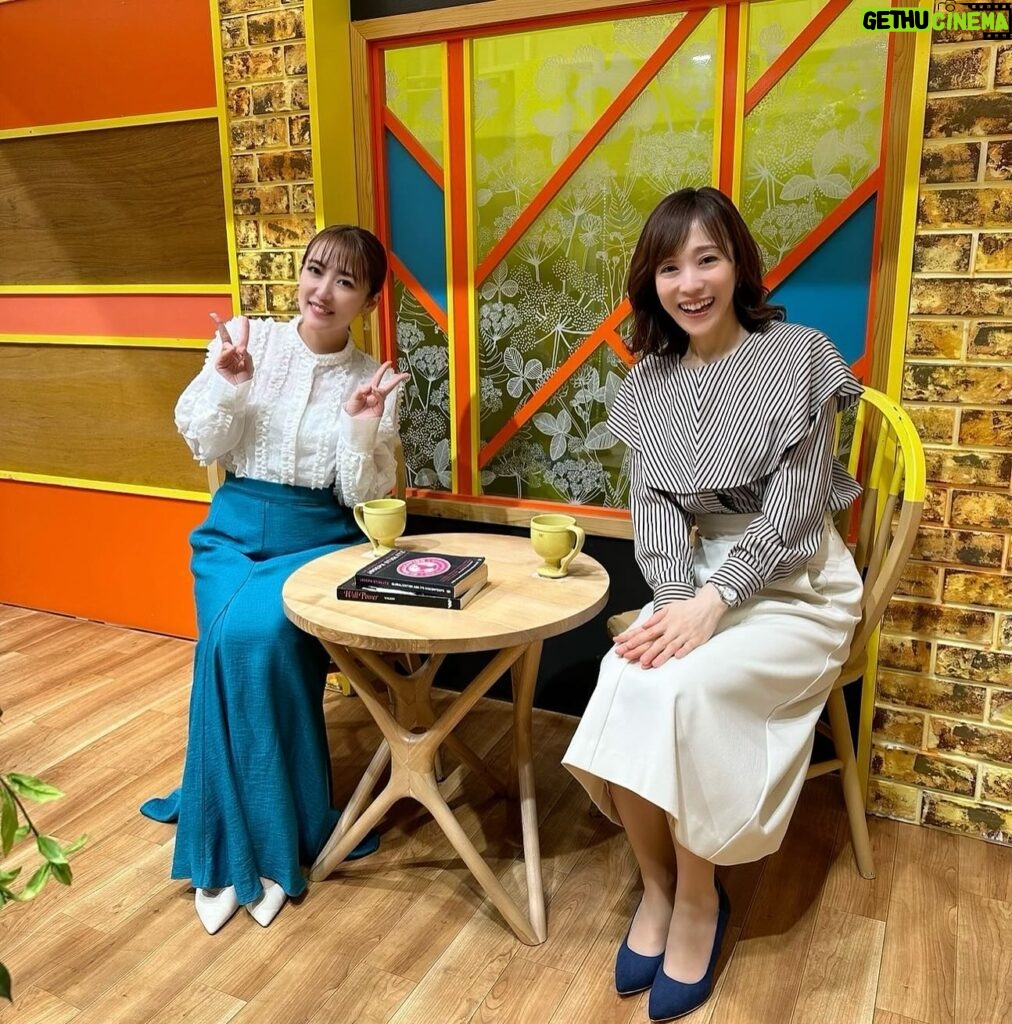 Minami Takahashi Instagram - TBS ひるおび 今週もありがとうございました✨ なんとこの日は愛さんから誕生日プレゼントいただいちゃいました🥺！素敵なお手紙と共に💌✨ 大切に使います！ありがとうございますー🥹 #ひるおび #tbs #tv 衣装👗 トップス @cocodeal_official スカート @stola.jp イヤリング @viola_bijou パンプス @randa_pic