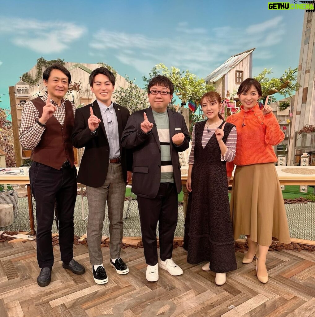 Minami Takahashi Instagram - 東海テレビ スイッチ！ 今週もありがとうございましたー✨😊 生放送終わりに鈴木くんとロケしてきました🤗 美味し楽しかった！ ロケの模様は再来週の生放送の時に流れるみたいなのでこちらもお楽しみにー✨✨ #スイッチ #東海テレビ #tv 衣装👗 トップス・ワンピース @coel.official イヤリング @agu_official_