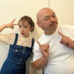 Minami Takahashi Instagram - 昨日は「クロフェス2024 ～5周年だよ！全員集合！だしん！～」にゲストMCとして出演させていただきました✨ ステージ上で輝くアイドルちゃん達最高✨ お天気にも恵まれて良かった☀️🥺 改めてクロフェス5周年おめでとうございます！ 全員ではないけれど沢山のアイドルちゃんと会えて話せて楽しかった✨ 楽屋はクロと隣だったんだけどクロの部屋覗いたらリチも菊地さんもいた笑 楽しげメンツすぎる😂✨ キッチンカーにはクロコラボも！ クロコロは黒ゴマ推しです🤤✨ 今日も良きクロフェスになりますようにー！ クロ頑張ってー✨🤗 #クロフェス2024 #クロフェス #クロちゃん 衣装👗 トップス・ビスチェ・スカート @lilliancarat_official
