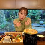 Minami Takahashi Instagram - テレビ朝日 「じゅん散歩」内で放送されている茨城の新しい魅力をお届けする「いばらき推し」に出演させていただきました☺️✨ 「新ブランド“常陸牛 煌(きらめき)”と生産者」 「極上の新ブランド“常陸牛 煌”」 「常陸国天然まがも」 そして明日はラスト！ 「茨城の冬の味覚！あんこう鍋」✨ どれもとても美味しくて改めて茨城の魅力に気づきました🤗✨✨ テレビ朝日で10時20分頃から放送です！ ぜひご覧ください🥺 #いばらき推し #茨城県 衣装👗 コート・ニット・スカート @lilliancarat_official