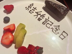 Minami Takahashi Instagram - 5月1日5回目の結婚記念日✨
日々楽しく穏やかに過ごせていることに本当に感謝です☺️

#結婚記念日
#結婚5周年

この日は @honeymihoney_official 
のお洋服とイヤリングを🎀✨