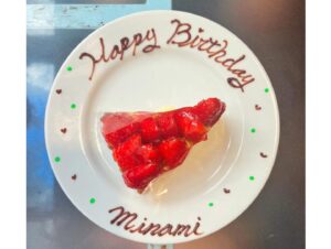 Minami Takahashi Instagram - 4月8日🌸
33歳になりましたー✨
本当に30超えてから1年1年のスピードが上がってる気がする😂

今年もお仕事、プライベート
どちらも大切にしながら楽しく過ごしていけたらなと思っています😊
あとはしっかり体調管理しながら健康に！元気に！（花粉早く落ち着いてほしいよー🥹

どうぞ皆さん今年もよろしくお願いしますー✨

#birthday
#33
#thankyou
