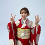 Minami Takahashi Instagram - 新年あけましておめでとうございます✨ 私は毎年恒例お家でお餅とお雑煮をたらふく食べてます笑 のんびりお正月大好き！🥺 本厄も抜けて後厄になる今年。 人生の先輩方から後厄の方が危険だよ！と言われるので気を抜かず今年も1年走り抜けたいと思います✨ なので今年の目標は去年と同じく『健康』です！ 皆さんにとっても素晴らしい1年になりますように✨ 写真はチヨダさんの撮影の時に着させていただいたお着物が素敵だったので使わせていただきました🥺 12月31日から放映されているチヨダ新TVCM「靴 新春初売りスパットシューズ」もぜひチェックしてくださいねー！ #謹賀新年 #2024 #辰年 #happynewyear #チヨダ #シュープラザ #東京靴流通センター