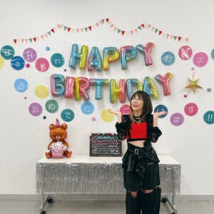 MindaRyn Instagram - IM A BIRTHDAY GIRL~🎂🎉🥳

誕生日にみんなと会えてめっちゃ嬉しかった🎂
今日のリリイベに来てくれてありがとうね

みんなからプレゼントもらったり
おめでとうの言葉ももらったり
幕張蔦屋さんからはケーキやBDコーナーを作っていただいて
めっちゃ幸せ🥹

今日20時くらい、YouTubeでケーキを食べならプレセントunbox配信やろうかな！✨

またみんなと会いたいわ〜🥰
家着いたらリンクアップしておくね！

—————————

วันนี้ได้เจอทุกๆ คน แล้วก็ร้องเพลงในวันเกิด สนุกมากเลยยย เหมือนได้ฉลองกับทุกคนเลยค่ะ ขอบคุณทุกคนที่มาวันนี้มากน้า🎂

ได้ของขวัญวันเกิดจากทุกคนมาเยอะเลย
แถมตอนเซ็นลายเซ็นก็มาอวยกันด้วยขอบคุณน้า
ร้านTSUTAYA มีแอบเซอร์ไพรส์เค้กแล้วก็มุมเบิร์ดเดย์ให้ในห้องแต่งตัวด้วยค่ะ

เป็นวันเกิดที่มีความสุขสุดๆ เลยยย~🥹

คืนนี้ซักสองทุ่มญี่ปุ่น(หกโมงไทย) ไลฟ์กินเค้กแกะของขวัญใน Youtube ดีกว่า~ เดี๋ยสถึงบ้านแล้วเอาลิ้งค์มาแปะน้า✨✨

—————————

Im SUPER HAPPY that I got a chance to meet my fans and sing on my birthday! Thank you so much everyone for coming to Release Event today!🎂

Thanks for all the birthday presents 🎁 
Thanks for all the sweet words during signing session
Also thanks to TSUTAYA-san for a Surprise birthday cake and Birthday corner ✨✨

Im so happy🥹🥹

Im thinking about doing Birthday Streaming on YouTube tonight! Maybe at 8PM Japan time!

I will post the link after I get home!
See you later!!🥰
