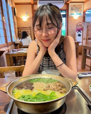 MindaRyn Instagram - 鴨鍋最高〜

นาเบะเป็ดที่ดีย์งาม~

Duck hot pot is the best~

🦆✨🍲