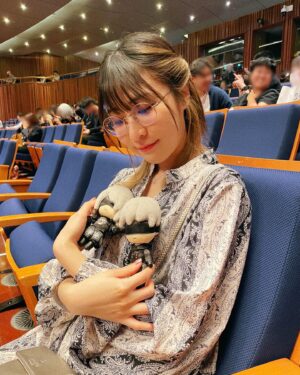 MindaRyn Instagram - วันนี้ไปดู NieR:Orchestra Concert 1 2 0 2 4 [ the end of data ] มาค่ะ ตอนแรกคิดว่าจะไม่ได้ไปซะแล้ว แต่ตารางงานที่ไทยโป๊ะเชะพอดีมาก ดีใจมากๆ ได้ไป🥹

รู้สึกได้ว่าอเรนจ์ใหม่แทบจะหมดทุกเพลง แน่นขึ้น อลังการขึ้น แล้วทรานซิชั่นระหว่างเพลงเนียนกริ๊บมาก ขนลุกตลอดคอนเสิร์ตเลยค่ะ😭

ทำเอาอยากกลับไปเล่นเกมอีกรอบเลย หึ้ยยยย

—————————

I went to NieR:Orchestra Concert 1 2 0 2 4 [ the end of data ] today! I thought I couldn’t go this year but fortunately my work schedule match perfectly!!🥹

The arrangements were all brand new just for the concert! I love that all the transitions was so smooth! So phenomenal and immersive!! I got goosebumps all the time!

Now Im starting to feel like to re-play the game again lol

—————————

NieR:Orchestra Concert 1 2 0 2 4 [ the end of data ] に行った！
行けないと思ってたんだけど、タイでの仕事が決めて、戻るタイミングがめっちゃちょうど！行けて本当に嬉しかった！🥹

アレンジは全部Brand new!このコンサート特別だった！ずっと鳥肌！😭

もう一回ゲームやりたくなってきた〜