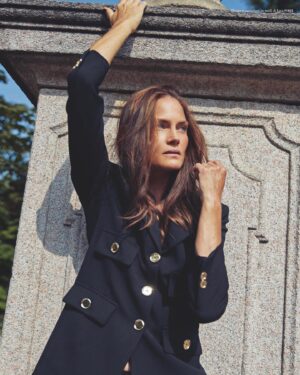 Mini Anden Instagram - @iodonna_it Part 2 #streetstyle #fashionissue #wheninmilan Thank you team 🧡 @dmanagementgroup @andrea_gandini_photography @ezio_diaferia_ @rocco_santamorena @theabelmondo