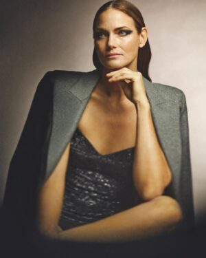 Mini Anden Instagram - It’s out! @iodonna_it Part 1 #fashionissue #wheninmilan Thank you team! 🖤@dmanagementgroup @photographerpetergehrke  @gasseroman @andrealemme___ @ulrikelang