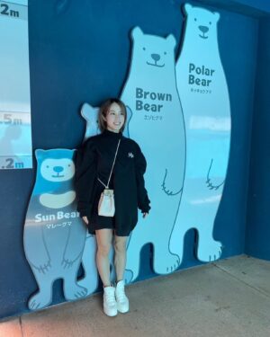 Minori Inudo Instagram - 身長同じくらい？笑🐻‍❄️

#鹿児島
#ひらかわ
#動物園