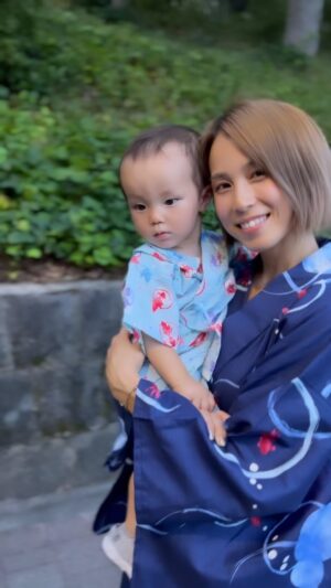 Minori Inudo Instagram - ゆうしんの甚平と私の浴衣の柄、
金魚なんだけど
合わせて買ったわけじゃなくてね...

ゆうしんは前に浅草で買ったんだけど
その柄を忘れてて
自分の浴衣、金魚にしてた😧
金魚がいっぱい、笑

#夏祭り #親子 #お祭り #夏
#東京　#浴衣 #リンクコーデ