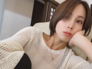 Minori Inudo Instagram - 髪型も変えたいし
メイクも変えたい💄

おやすみ🌙

#秋 #私服