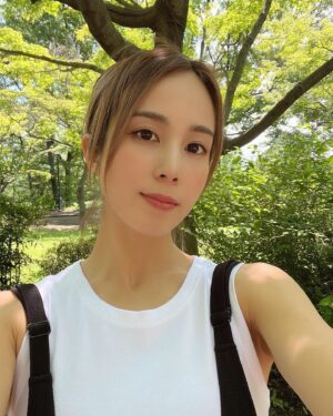 Minori Inudo Instagram - 午前中はビタミンD浴びて最高🌲🌿☀️
セロトニンでまくり☺️
暑くて半袖飛ばした🤭