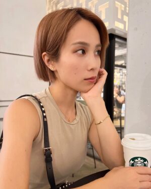 Minori Inudo Instagram - この間、
カフェでパスタを頼んだ時に味がしなくて(本当に!笑)それで店員さんに
『これ、味がないんですけどあってますか？』『普段もこれくらいですかね？』
って聞いたのね(味付けし忘れちゃったのかと思って)
そしたら
『塩もってこればいいってことですか？』って言われたの、笑

あれ、、そういう嫌味を言ったわけじゃなくて、ミスったのかなー？と思って聞いただけなんだけどね🥲

日本語って難しいのと
絶対顔の強さで攻撃してると思われたって話です☺️笑

塩くださいだけでよかった🥲爆

#スタバ持ってるけどこれは関係ない写真