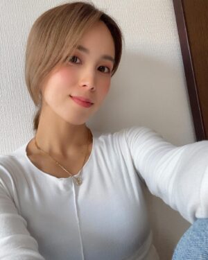 Minori Inudo Instagram - 髪色を何にしようか悩み🌱

おひさしぶりです🌼